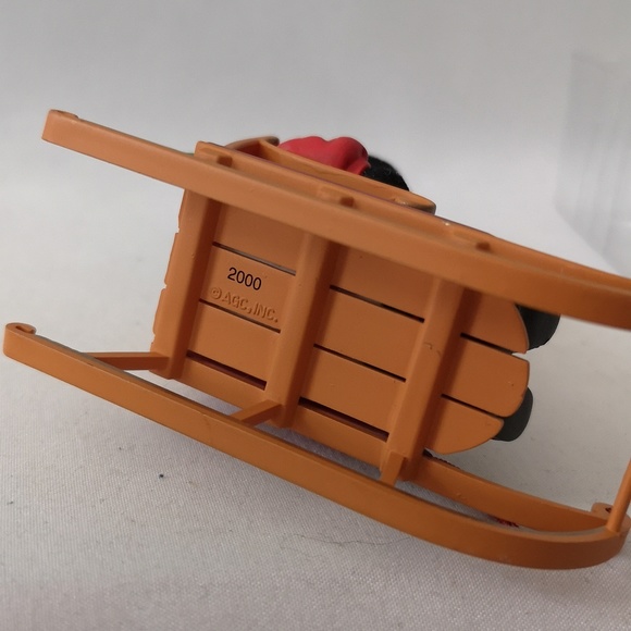 Carlton Cards Heirloom Collection "Yesterday's Treasures" Ornament, 2000 in Box - Picture 6 of 6